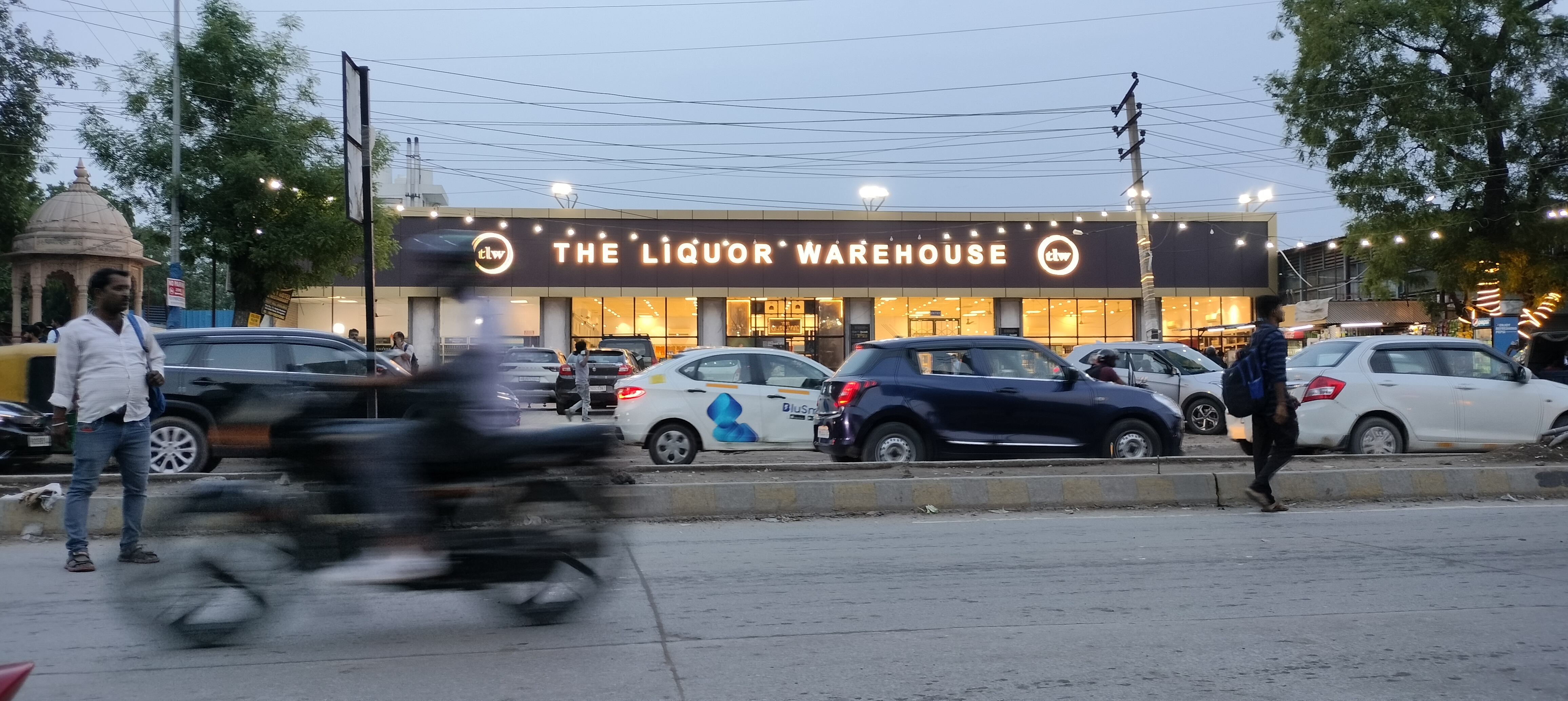 Retail storefront signage installation