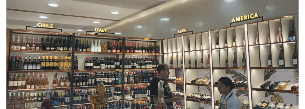Commercial retail display stand for premium products